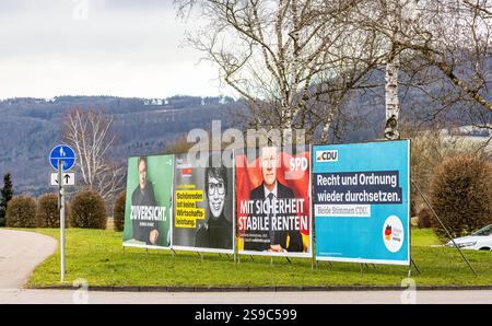 Lauchringen, 12. Januar 2025: Von links nach rechts: Wahlplakat von Robert Habeck (amtierender Wirtschaftsminister, Allianz 90/die Grünen) Stockfoto