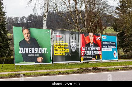 Lauchringen, 12. Januar 2025: Von links nach rechts: Wahlplakat von Robert Habeck (amtierender Wirtschaftsminister, Allianz 90/die Grünen) Stockfoto