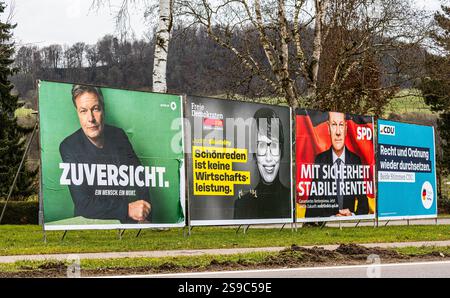 Lauchringen, 12. Januar 2025: Von links nach rechts: Wahlplakat von Robert Habeck (amtierender Wirtschaftsminister, Allianz 90/die Grünen) Stockfoto