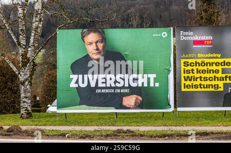 Lauchringen, 12. Januar 2025: Der amtierende Bundeswirtschaftsminister Robert Habeck (Bündnis 90/die Grünen) setzt sich mit Zuversicht und mit Stockfoto