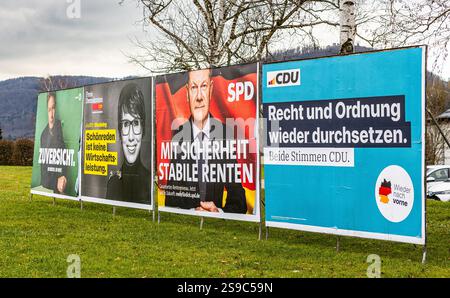 Lauchringen, 12. Januar 2025: Von links nach rechts: Wahlplakat von Robert Habeck (amtierender Wirtschaftsminister, Allianz 90/die Grünen) Stockfoto