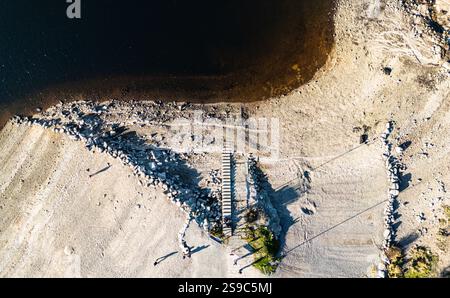 Schluchsee, 10. November 2024: Die Schluchseeebene wird derzeit gesenkt. Dadurch wird die Bankfläche größer. (Foto: Andreas Haas/dieBildma Stockfoto