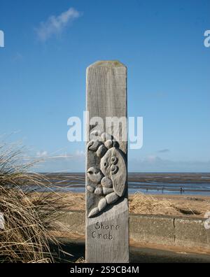 Blick auf den Strand, an einem kalten sonnigen Tag, Fleetwood, Lancashire, Großbritannien, Europa Stockfoto