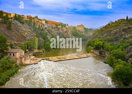 Der Fluss Tejo unterhalb der Stadt Toledo in Zentralspanien Stockfoto