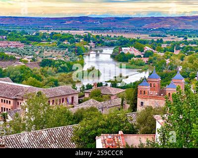 Der Fluss Tejo unterhalb der Stadt Toledo in Zentralspanien Stockfoto