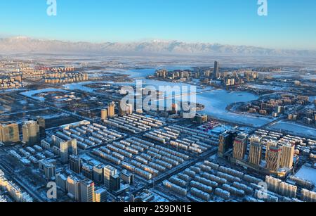 YINCHUAN, CHINA - 26. JANUAR 2025 - Stadtansicht nach Schnee in Yinchuan, Provinz Ningxia, China, 26. Januar 2025. Stockfoto