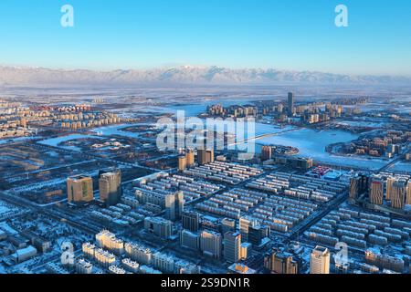 YINCHUAN, CHINA - 26. JANUAR 2025 - Stadtansicht nach Schnee in Yinchuan, Provinz Ningxia, China, 26. Januar 2025. Stockfoto