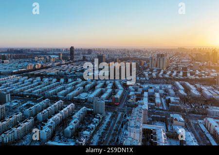 YINCHUAN, CHINA - 26. JANUAR 2025 - Stadtansicht nach Schnee in Yinchuan, Provinz Ningxia, China, 26. Januar 2025. Stockfoto