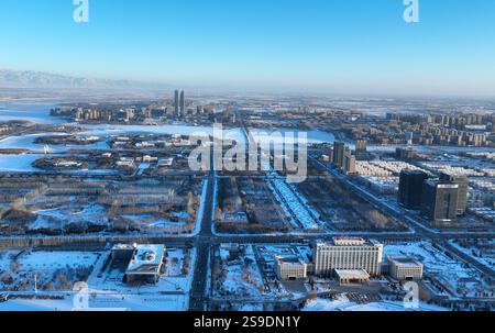 YINCHUAN, CHINA - 26. JANUAR 2025 - Stadtansicht nach Schnee in Yinchuan, Provinz Ningxia, China, 26. Januar 2025. Stockfoto