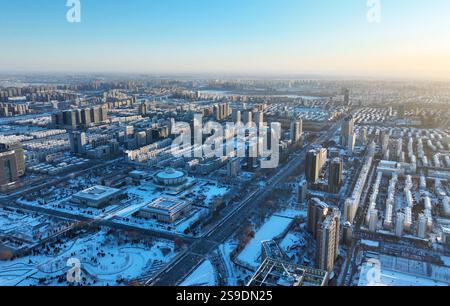 YINCHUAN, CHINA - 26. JANUAR 2025 - Stadtansicht nach Schnee in Yinchuan, Provinz Ningxia, China, 26. Januar 2025. Stockfoto