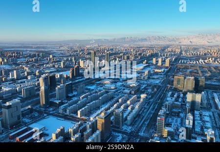 YINCHUAN, CHINA - 26. JANUAR 2025 - Stadtansicht nach Schnee in Yinchuan, Provinz Ningxia, China, 26. Januar 2025. Stockfoto