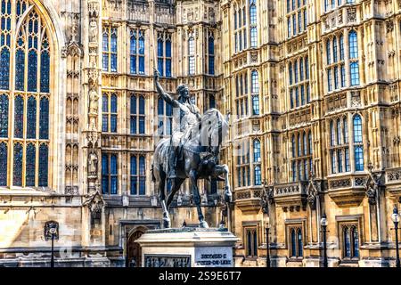König Richard 1 Löwenherz Statue Häuser des Parlaments Westminster London England. König Richard Coeur De Lion, Richard Löwenherz, war König von Stockfoto