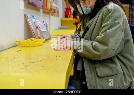 Taiwan - 19. November 2024: Taiwan Lotto Scratch-off-Tickets, Taiwan-Rubbelkarte. Chinesisches Neujahr Stockfoto