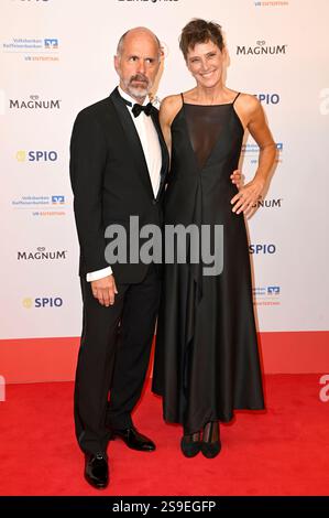 Christoph Maria Herbst mit Ehefrau Gisi Herbst beim 49. Deutsche Filmball 2025 im Hotel Bayerischer Hof. München, 25.01.2025 Stockfoto