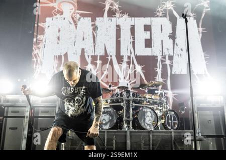 Oslo, Norwegen. Januar 2025. Die US-amerikanische Heavy-Metal-Band Pantera gibt ein Live-Konzert im Oslo Spektrum in Oslo. Hier ist Sänger Phil Anselmo live auf der Bühne zu sehen. Stockfoto