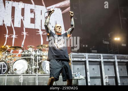 Oslo, Norwegen. Januar 2025. Die US-amerikanische Heavy-Metal-Band Pantera gibt ein Live-Konzert im Oslo Spektrum in Oslo. Hier ist Sänger Phil Anselmo live auf der Bühne zu sehen. Stockfoto