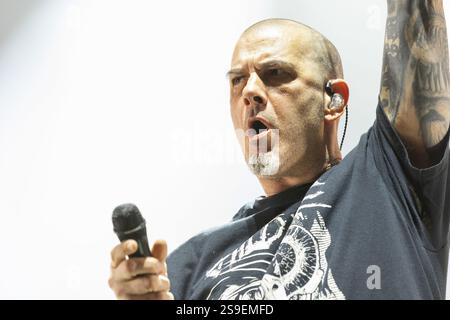 Oslo, Norwegen. Januar 2025. Die US-amerikanische Heavy-Metal-Band Pantera gibt ein Live-Konzert im Oslo Spektrum in Oslo. Hier ist Sänger Phil Anselmo live auf der Bühne zu sehen. Stockfoto