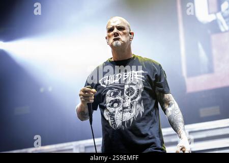 Oslo, Norwegen. Januar 2025. Die US-amerikanische Heavy-Metal-Band Pantera gibt ein Live-Konzert im Oslo Spektrum in Oslo. Hier ist Sänger Phil Anselmo live auf der Bühne zu sehen. Stockfoto