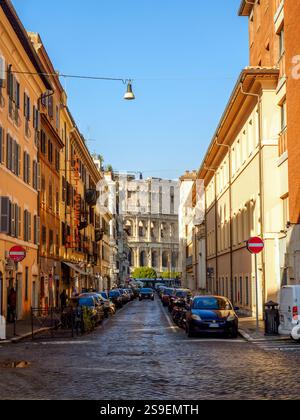 Das Kolosseum von der Via San giovanni in Laterano - Rom, Italien Stockfoto