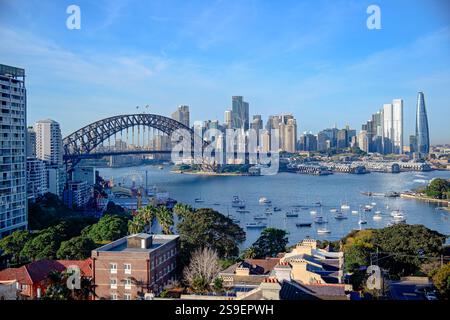 Sydney City-Landschaft, Hafenbrücke, Boote, Wolkenkratzer Hochhaus CBD, wasserblauer Himmel Tag Tag Tag Tag Tag, internationales Reiseziel Stockfoto