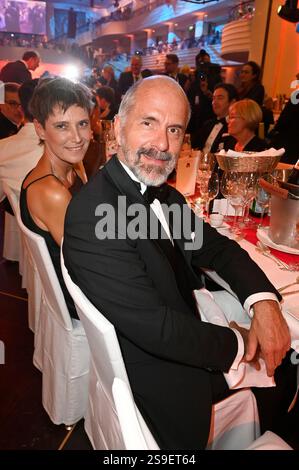 Christoph Maria Herbst mit Ehefrau Gisi Herbst beim 49. Deutsche Filmball 2025 im Hotel Bayerischer Hof. München, 25.01.2025 Stockfoto