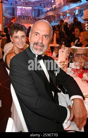 Christoph Maria Herbst mit Ehefrau Gisi Herbst beim 49. Deutsche Filmball 2025 im Hotel Bayerischer Hof. München, 25.01.2025 Stockfoto