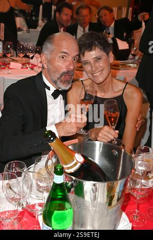 Christoph Maria Herbst mit Ehefrau Gisi Herbst beim 49. Deutsche Filmball 2025 im Hotel Bayerischer Hof. München, 25.01.2025 Stockfoto