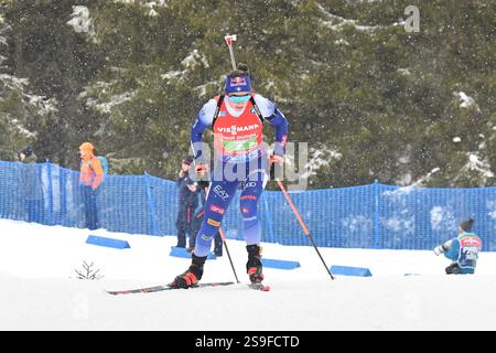 Antholz, Italien. Januar 2025. ANTHOLZ-ANTERSELVA, ITALIEN - 26. JANUAR: Dorothea Wierer von Italien tritt am 26. Januar 2025 in Antholz-Anterselva, Italien, an der Frauen-4x6km-Staffel des IBU-Weltcups in Antholz-Anterselva, Italien, an.250126 SEPA 24 034 - 20250126 PD5418 Credit: APA-PictureDesk/Alamy Live News Stockfoto
