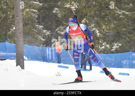 Antholz, Italien. Januar 2025. ANTHOLZ-ANTERSELVA, ITALIEN - 26. JANUAR: Dorothea Wierer von Italien tritt am 26. Januar 2025 in Antholz-Anterselva, Italien, an der Frauen-4x6km-Staffel des IBU-Weltcups in Antholz-Anterselva, Italien, an.250126 SEPA 24 035 - 20250126 PD5419 Credit: APA-PictureDesk/Alamy Live News Stockfoto