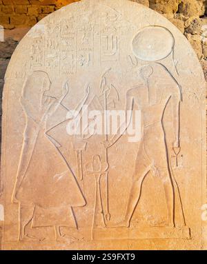 Ägypten, Sakkara, das Grab von Meryneith, die Stele von Hatiay, zunächst am äußeren Hof und jetzt im Vorraum gezeigt. Stockfoto
