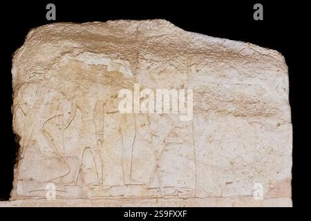 Ägypten, Sakkara, Grab von Meryneith, Ostwand des inneren Hofes, in Form einer Stele: Opfergaben für Re-Horakhty und Osiris. Stockfoto