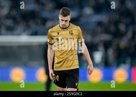 Luka Sucic von Real Sociedad sieht beim Spiel der UEFA Europa League 2024/25 Phase MD7 zwischen SS Lazio und Real Sociedad im Stadio Olimpico am 23. Januar 2025 in Rom aus. Stockfoto