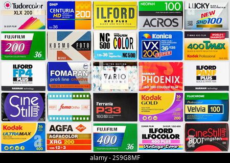 Collage von 35-mm-Fotokartons verschiedener Marken, analoge Fotografie im Hintergrund Stockfoto