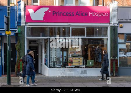 Prinzessin Alice Hospice Shop in Barnes, London Borough of Richmond-upon-Thames, England, Großbritannien. Ein Wohltätigkeitsgeschäft Stockfoto