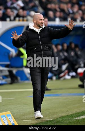 Trainer Trainer Christian Ilzer TSG 1899 Hoffenheim am Spielfeldrand Gestik Geste TSG 1899 Hoffenheim vs. Eintracht Frankfurt SGE 26.01.2025 DFL-VORSCHRIFTEN VERBIETEN JEDE VERWENDUNG VON FOTOGRAFIEN ALS BILDSEQUENZEN UND/ODER QUASI-VIDEO Stockfoto