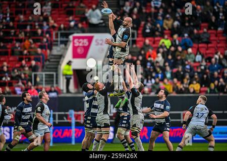 Bristol, Großbritannien. 26. Januar 2025; Ashton Gate, Bristol, England; Gallagher Premiership Rugby, Bristol Bears gegen Newcastle Falcons; Lock Sebastian de Chaves aus Newcastle gewinnt einen Lineout Ball Credit: Action Plus Sports Images/Alamy Live News Stockfoto
