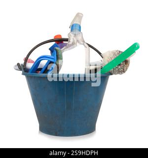 Badezimmer-Reinigungswerkzeuge isoliert auf weißem Hintergrund. Stockfoto