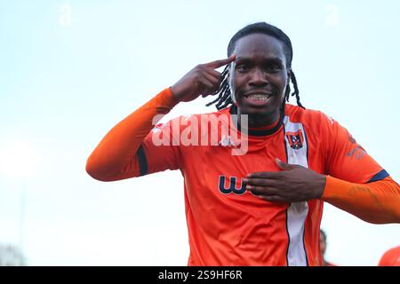 Tiddington, Großbritannien, 25. Januar 2025. Kevin Joshua aus Stratford Town feiert sein sideÕs zweites Tor des Spiels während der Southern League Premier Div Stockfoto