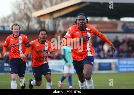 Tiddington, Großbritannien, 25. Januar 2025. Kevin Joshua aus Stratford feiert sein sideÕs zweites Tor des Spiels während des Southern League Premier Divisio Stockfoto