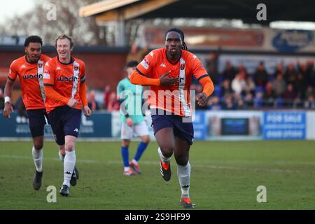 Tiddington, Großbritannien, 25. Januar 2025. Kevin Joshua aus Stratford feiert sein sideÕs zweites Tor des Spiels während des Southern League Premier Divisio Stockfoto