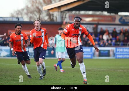 Tiddington, Großbritannien, 25. Januar 2025. Kevin Joshua aus Stratford feiert sein sideÕs zweites Tor des Spiels während des Southern League Premier Divisio Stockfoto