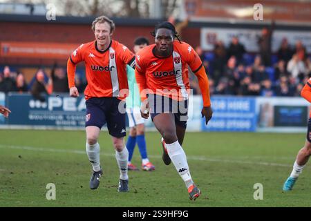 Tiddington, Großbritannien, 25. Januar 2025. Kevin Joshua aus Stratford feiert sein sideÕs zweites Tor des Spiels während des Southern League Premier Divisio Stockfoto