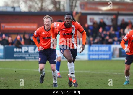 Tiddington, Großbritannien, 25. Januar 2025. Kevin Joshua aus Stratford feiert sein sideÕs zweites Tor des Spiels während des Southern League Premier Divisio Stockfoto