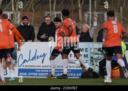 Tiddington, Großbritannien, 25. Januar 2025. Owen James von Stratford Celebrates erzielte sein sideÕs erstes Tor des Spiels während der Southern League Premier Divi Stockfoto