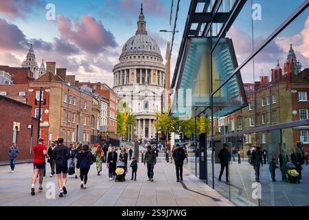 Das internationale Hauptquartier der Heilsarmee, St. Paul's Cathedral, London, England, Großbritannien. Stockfoto