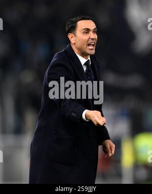 (250127) -- Rom, 27. Januar 2025 (Xinhua) -- Fiorentinas Cheftrainer Raffaele Palladino reagiert auf ein Fußballspiel der Serie A zwischen Latium und Fiorentina in Rom, Italien, 26. Januar 2025. (Foto: Augusto Casasoli/Xinhua) Stockfoto