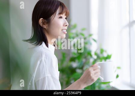 Frau mit Krug Stockfoto