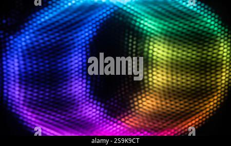 Abstrakte defokussierte Regenbogenlichter auf dunklem Hintergrund Stockfoto