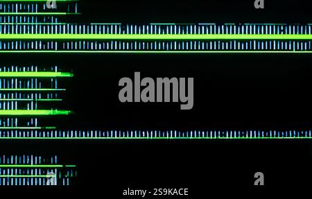 Kameraeffekt gestört. Retro-VHS-Hintergrund. Alte Videovorlage. Kein Signal. Statisches TV-Geräusch, schlechtes TV-Signal Stockfoto