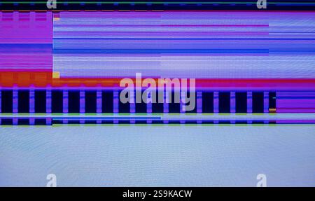 Kameraeffekt gestört. Retro-VHS-Hintergrund. Alte Videovorlage. Kein Signal. Statisches TV-Geräusch, schlechtes TV-Signal Stockfoto